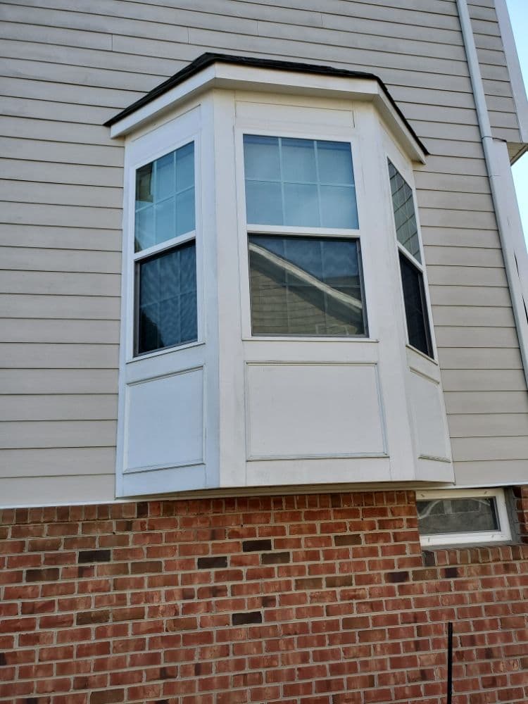 Bay window painting detail